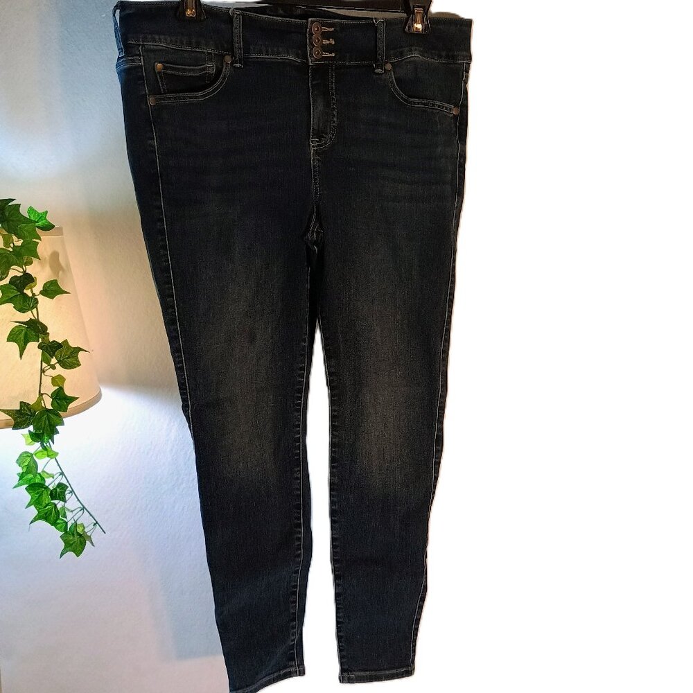 EUC: Torrid Sze 18R Super Soft Jeggings Dark Wash